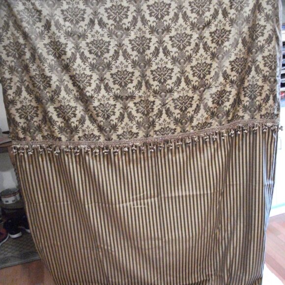 Set (2) Curtain panel drapes 84" x 53.5" - Picture 4 of 9